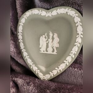 Wedgewood Jasperware Sage Heart Dish